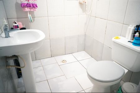 Casa para alugar com 150m², 3 quartos e 1 vaga Casa para alugar com 150m², 3 quartos e 1 vagaBanheiro Corredor