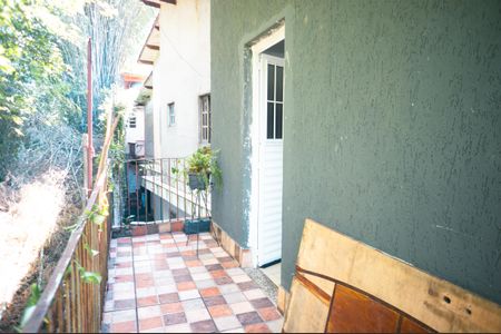 Casa para alugar com 150m², 3 quartos e 1 vaga Casa para alugar com 150m², 3 quartos e 1 vagaVaranda