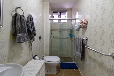 Apartamento à venda com 160m², 4 quartos e 2 vagas Apartamento à venda com 160m², 4 quartos e 2 vagasBanheiro social