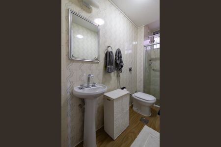 Apartamento à venda com 160m², 4 quartos e 2 vagas Apartamento à venda com 160m², 4 quartos e 2 vagasBanheiro social