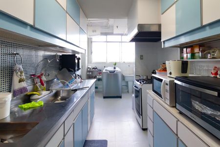 Apartamento à venda com 160m², 4 quartos e 2 vagas Apartamento à venda com 160m², 4 quartos e 2 vagasCozinha