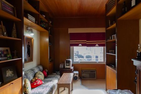 Apartamento à venda com 160m², 4 quartos e 2 vagas Apartamento à venda com 160m², 4 quartos e 2 vagasEscritório