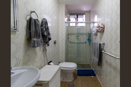 Apartamento à venda com 160m², 4 quartos e 2 vagas Apartamento à venda com 160m², 4 quartos e 2 vagasBanheiro social