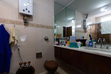 Apartamento à venda com 160m², 4 quartos e 2 vagas Apartamento à venda com 160m², 4 quartos e 2 vagasBanheiro da suíte