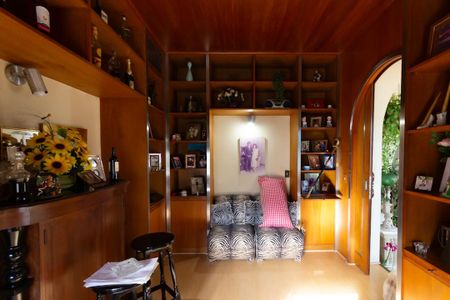 Apartamento à venda com 160m², 4 quartos e 2 vagas Apartamento à venda com 160m², 4 quartos e 2 vagasEscritório