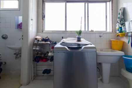 Apartamento à venda com 160m², 4 quartos e 2 vagas Apartamento à venda com 160m², 4 quartos e 2 vagasÁrea de serviço