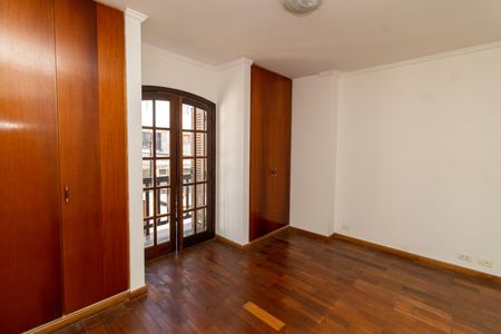 Casa à venda com 262m², 3 quartos e 2 vagasSuíte