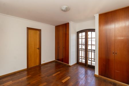 Casa à venda com 262m², 3 quartos e 2 vagasSuíte