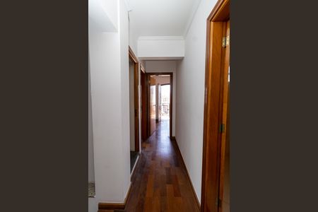 Casa à venda com 262m², 3 quartos e 2 vagasCorredor