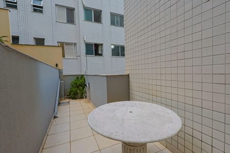 Apartamento à venda com 145m², 4 quartos e 2 vagasVaranda
