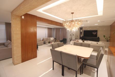 Apartamento à venda com 235m², 2 quartos e 4 vagasSala