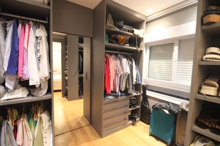 Apartamento à venda com 235m², 2 quartos e 4 vagasQuarto 2 - Closet