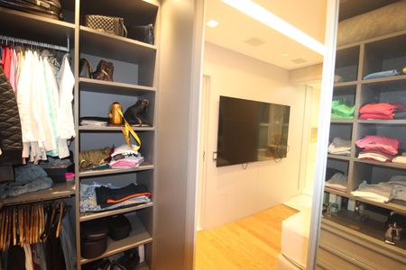 Apartamento à venda com 235m², 2 quartos e 4 vagasQuarto 1 - Closet