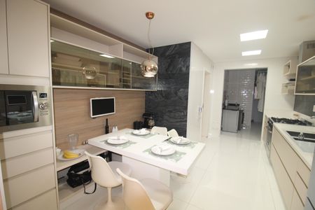 Apartamento à venda com 235m², 2 quartos e 4 vagasCozinha