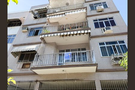 Apartamento à venda com 56m², 3 quartos e 1 vaga Apartamento à venda com 56m², 3 quartos e 1 vagaFachada