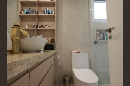 Apartamento à venda com 138m², 3 quartos e 2 vagasBanheiro da Suíte