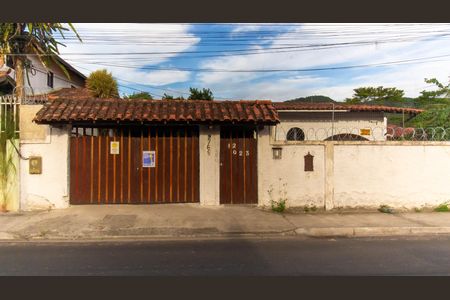 Casa à venda com 418m², 3 quartos e 4 vagasFachada e 