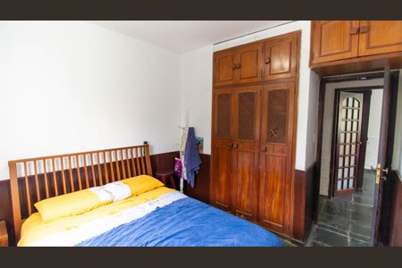 Casa à venda com 418m², 3 quartos e 4 vagasQuarto 2