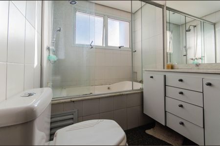 Apartamento à venda com 200m², 4 quartos e 3 vagasBanheiro da Suíte 1