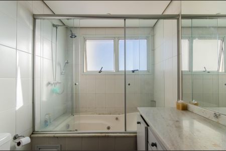 Apartamento à venda com 200m², 4 quartos e 3 vagasBanheiro da Suíte 1