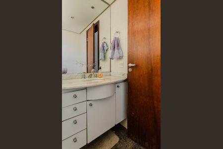 Apartamento à venda com 200m², 4 quartos e 3 vagasBanheiro da Suíte 2