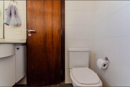 Apartamento à venda com 200m², 4 quartos e 3 vagasBanheiro da Suíte 2