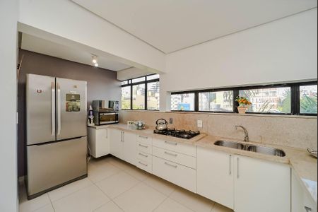 Apartamento à venda com 207m², 2 quartos e 2 vagasCozinha