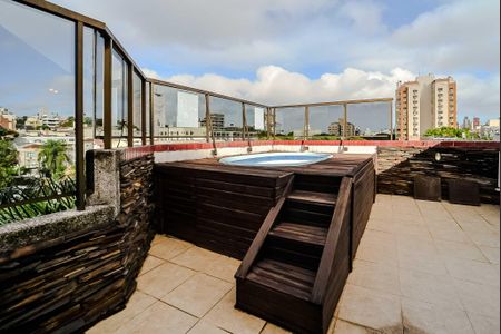 Apartamento à venda com 207m², 2 quartos e 2 vagasPiscina