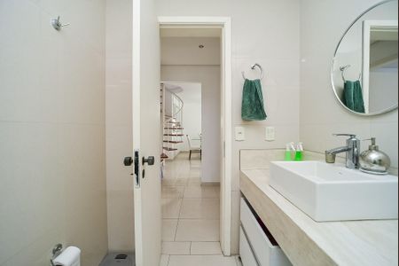 Apartamento à venda com 207m², 2 quartos e 2 vagasBanheiro 1
