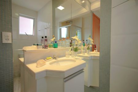 Apartamento à venda com 200m², 5 quartos e 4 vagasBanheiro da Suíte 3