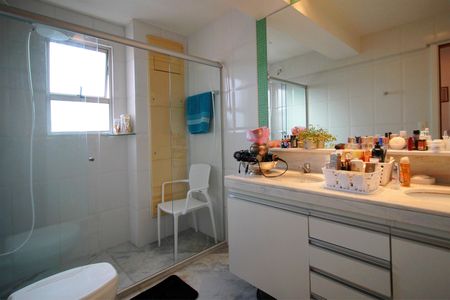 Apartamento à venda com 200m², 5 quartos e 4 vagasBanheiro da Suíte 1