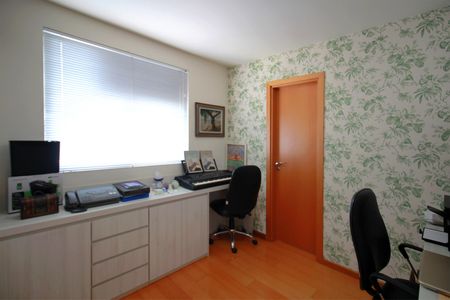 Apartamento à venda com 200m², 5 quartos e 4 vagasQuarto 2