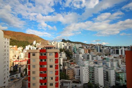 Apartamento à venda com 200m², 5 quartos e 4 vagasVista da Suíte 2