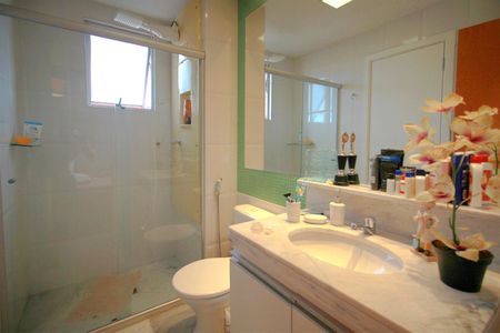 Apartamento à venda com 200m², 5 quartos e 4 vagasBanheiro da Suíte 2