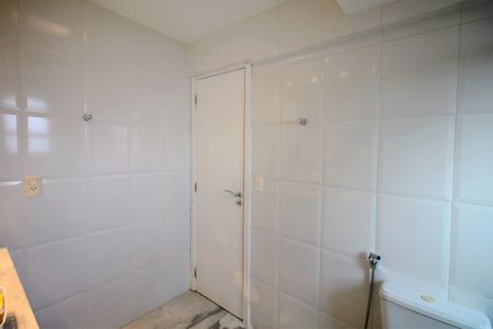 Apartamento à venda com 200m², 5 quartos e 4 vagasBanheiro da Suíte 1