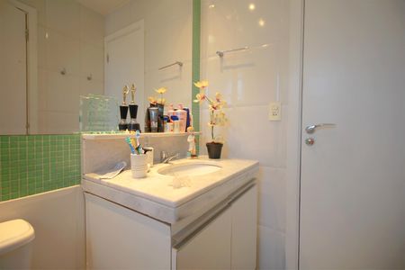 Apartamento à venda com 200m², 5 quartos e 4 vagasBanheiro da Suíte 2