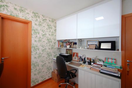 Apartamento à venda com 200m², 5 quartos e 4 vagasQuarto 2