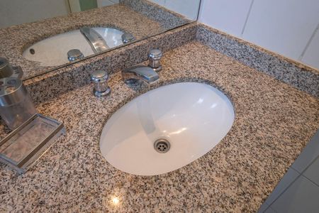 Apartamento à venda com 65m², 2 quartos e 3 vagasSuíte - Banheiro