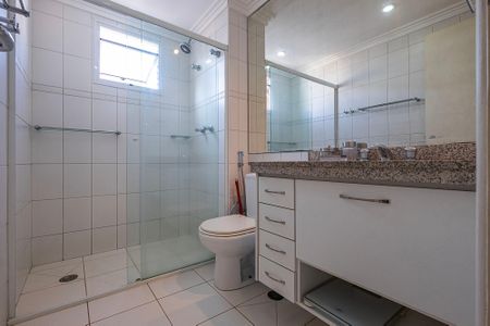 Apartamento à venda com 65m², 2 quartos e 3 vagasSuíte - Banheiro