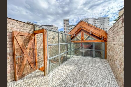 Casa à venda com 300m², 2 quartos e sem vaga Casa à venda com 300m², 2 quartos e sem vagaÁrea comum