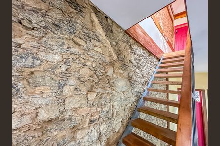 Casa à venda com 300m², 2 quartos e sem vaga Casa à venda com 300m², 2 quartos e sem vagaEscada