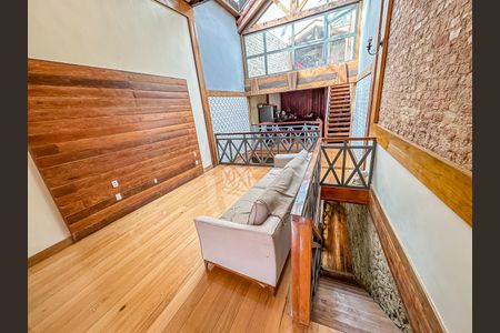 Casa à venda com 300m², 2 quartos e sem vaga Casa à venda com 300m², 2 quartos e sem vagaSala