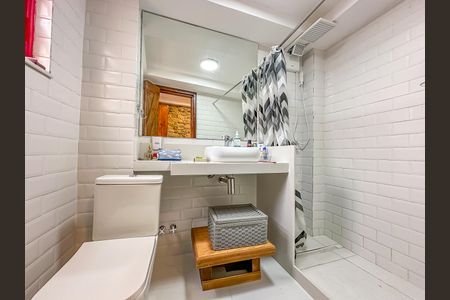 Casa à venda com 300m², 2 quartos e sem vaga Casa à venda com 300m², 2 quartos e sem vagaBanheiro Suíte 2