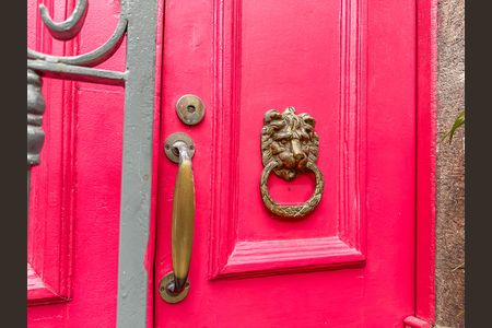 Casa à venda com 300m², 2 quartos e sem vaga Casa à venda com 300m², 2 quartos e sem vagaFachada