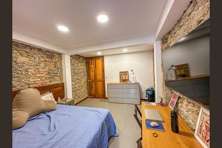 Casa à venda com 300m², 2 quartos e sem vaga Casa à venda com 300m², 2 quartos e sem vagaSuíte 2