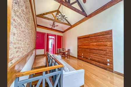 Casa à venda com 300m², 2 quartos e sem vaga Casa à venda com 300m², 2 quartos e sem vagaSala