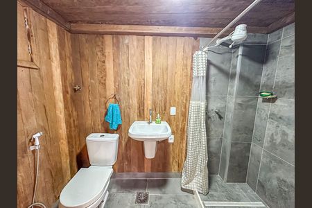 Casa à venda com 300m², 2 quartos e sem vaga Casa à venda com 300m², 2 quartos e sem vagaBanheiro de Serviço