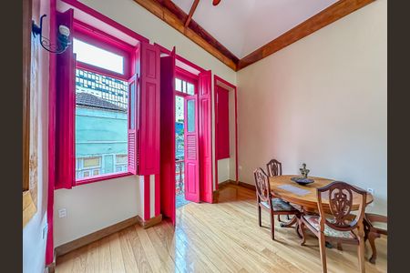 Casa à venda com 300m², 2 quartos e sem vaga Casa à venda com 300m², 2 quartos e sem vagaSala