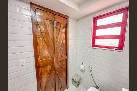 Casa à venda com 300m², 2 quartos e sem vaga Casa à venda com 300m², 2 quartos e sem vagaBanheiro Suíte 2