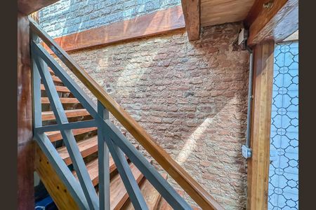 Casa à venda com 300m², 2 quartos e sem vaga Casa à venda com 300m², 2 quartos e sem vagaEscada